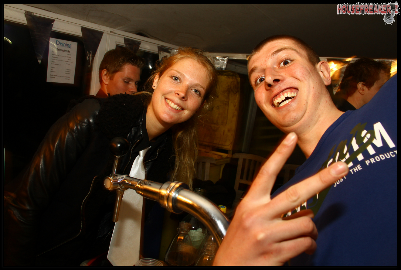 1321x889 pixels (1.146K)